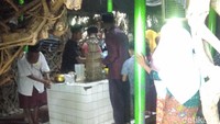 Para peziarah dari Jawa Barat, Jawa Tengah, dan Jawa Timur. Bahkan ada juga wisatawan yang datang dari mancanegara, seperti Malaysia dan Timur Tengah. (Harianto/detikTravel)