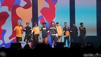 Aksi mereka di atas panggung pun mendapat sambutan meriah dari fans. Foto: (Hanif Hawari/detikHOT)