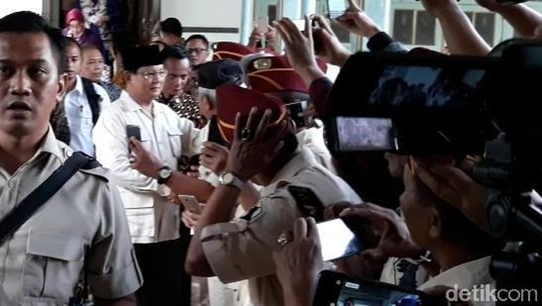 Prabowo ke Solo Kunjungi Mangkunegaran dan Relawan