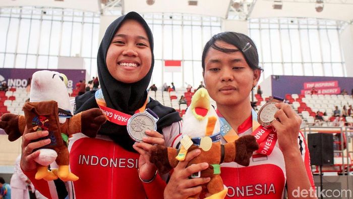 Sri Sugiyanti (kanan) menyumbangkan empat medali untuk Indonesia di Asian Para Games 2018. (Foto: Rifkianto Nugroho) Sri Sugiyanti (kanan) menyumbangkan empat medali untuk Indonesia di Asian Para Games 2018. (Foto: Rifkianto Nugroho)