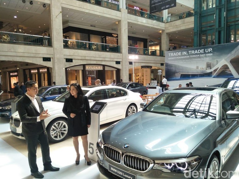 Pameran mobil BMW. Foto: Ruly Kurniawan Pameran mobil BMW. Foto: Ruly Kurniawan