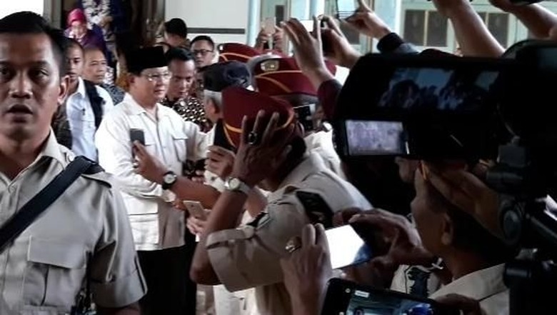 Ke Solo, Prabowo Temui Raja Mangkunegaran Sambil Napak Tilas