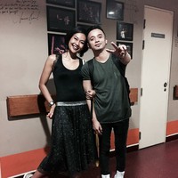 Salah satu anggota grup band Ungu, Onci, menikah dengan Endhita Wibisono pada 23 Oktober 2011. Diketahui keduanya memiliki perbedaan usia 7 tahun. Walaupun demikian hal itu tak menghalangi keduanya untuk melangsungkan pernikahan. Foto: Instagram