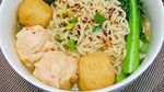 Awali Hari Sabtu dengan Sarapan Mie Bakso Ikan yang Gurih Hangat