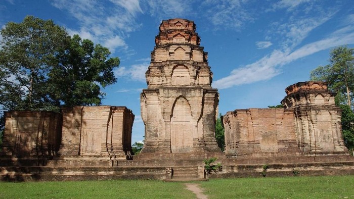 406001 06: (FEATURE STORY- RELIGION IN CAMBODIA - 6 OF 14) An exterior view of temple Prasat Kravan is shown May 27, 2002 in Angkor, Cambodia. Most of the dozens of temples were built during the height of the Khmer Empire beginning as early as 900 A.D. As restoration efforts continue to preserve the many temples which served as the cultural center of the Khmer Empire, tourism also has boomed in recent years. (Photo by David Greedy/Getty Images)