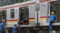 PT Kereta Commuter Indonesia (KCI) pun meminta maaf atas antrean perjalanan KRL di lintas Tanah Abang-Serpong/ParungPanjang/Maja/ Rangkasbitung serta arah sebaliknya. Gangguan operasional terjadi pada KA 1962 di antara jalur lintas Palmerah-Kebayoran sejak pukul 10.30 WIB tadi.