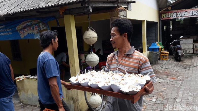 Siapa Kelompok yang Bubarkan Tradisi Sedekah Laut Bantul? Siapa Kelompok yang Bubarkan Tradisi Sedekah Laut Bantul?