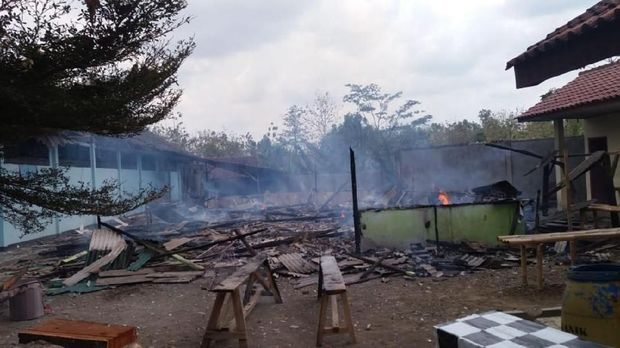 2 Kelas dan Kantin SMA di Ciamis Ludes Terbakar