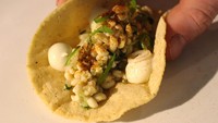 Larva dari kumbang umum dimakan di Amerika Serikat. Larva serangga ini sering dijadikan camilan. Bahkan jadi isian taco. Foto: Istimewa