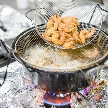Si Kecil Doyan Gorengan? Bikin Saja Udang Popcorn yang Renyah Ini