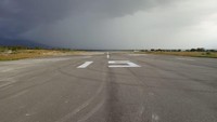 Sementara ini adalah runway baru Bandara Sis Al-Jufri Palu usai diterjang gempa (Foto: Twitter Kapusdatin BNPB Sutopo Purwo Nugroho)