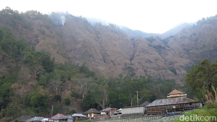 Kebakaran hutan di Gunung Abang dipadamkan (Polres Bangli)
