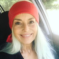 Aku hanya mengonsumsi makanan organik sejak dahulu sebelum menjadi tren seperti sekarang, tutur Yasmina kepada Sunday Times Style Magazine. Foto: Dok. Instagram @yazemeenah