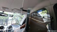 Selain aman untuk Dian pribadi sebagai pengemudi, penumpang pun merasa aman jika naik taksi online Dian. Sebab, tak jarang juga penumpang yang khawatir akan keselamatan dan keamanannya jika bertemu dengan pengemudi taksi online yang berniat jahat. Foto: Sena Achari