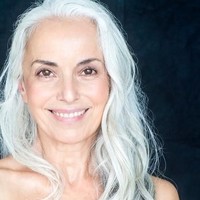 Walau usianya sudah lebih dari 60 tahun tapi ia masih laris menjadi model iklan dan pemotretan. Yasmina telah bekerja untuk beberapa merek internasional, salah satunya Marks & Spencer. Foto: Dok. Instagram @yazemeenah