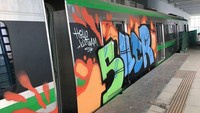 Aksi vandalisme terhadap moda transportasi yang diberi nama Hanoi’s Cat Linh-Ha Dong Metro Line itu pertamakali disadari calon penumpang ketika kereta tiba di stasiun Cat Linh. Istimewa/Tuoi Tre.