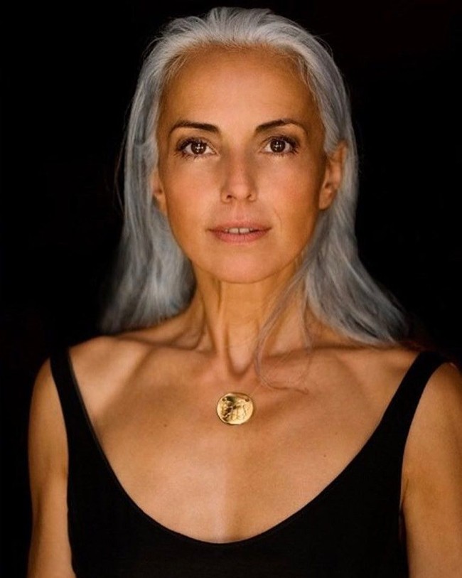 Tidak hanya mengonsumsi makanan organik, ia juga melakukan fitnes, diet sehat, dan menggunakan minyak organik untuk tambahan perawatan rambut dan kulitnya. Yasmina juga melakukan scrub setiap seminggu sekali. Foto: Dok. Instagram @yazemeenah