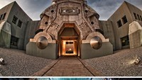 Gedung berarsitek aneh ini adalah kantor pusat Oakley di Foothill Ranch, AS. Bangunan yang menggunakan baja, besi dan aluminium sebagai motif eksteriornya ini memberikan kesan sedikit menyeramkan. Istimewa/Boredpanda.
