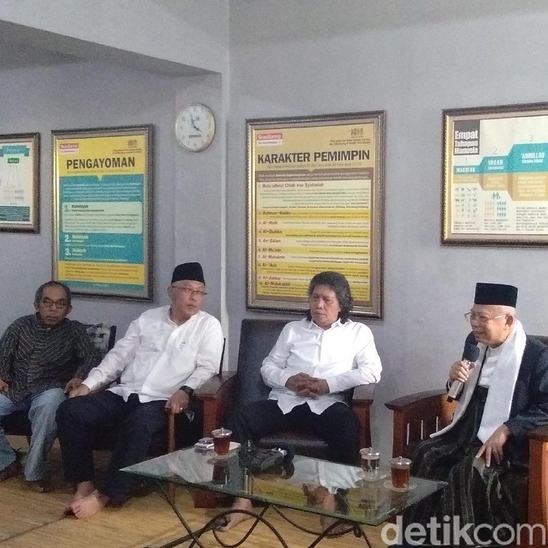 Emha ke Maruf Amin: Tak Cuma Hari Santri, Perjuangkan Nasibnya Emha ke Maruf Amin: Tak Cuma Hari Santri, Perjuangkan Nasibnya