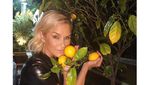 Cantiknya Ibu Gigi dan Bella Hadid yang Hobi Berkebun hingga Masak