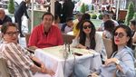 Suka Makanan Manis, Ini Keseruan Kareena Kapoor Saat Makan Bersama Keluarga