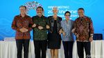 Saling Bergandeng Tangan Tutup IMF-WB di Bali