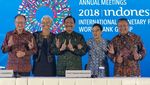 Ketika Luhut Ogah Pose Foto 2 Jari