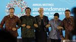 Saling Bergandeng Tangan Tutup IMF-WB di Bali