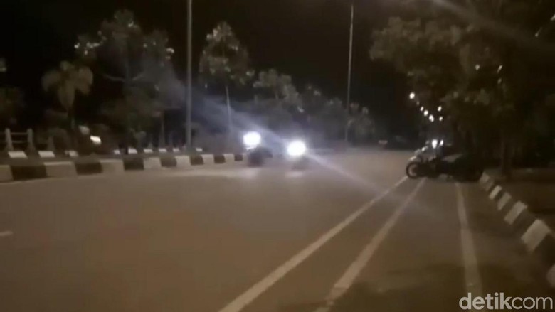 Balap liar di Banda Aceh (Agus Setyadi/detikTravel) Balap liar di Banda Aceh (Agus Setyadi/detikTravel)