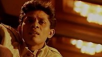 Saleem yang selama ini dikenal sebagai vokalis Iklim meninggal dunia di usia 56 tahun pada Minggu (14/10/2018) pukul 06.15 waktu setempat.. Istimewa/YouTube.
