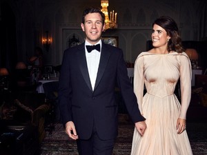 Gaun Putri Eugenie untuk Resepsi Pernikahan Dobrak Tradisi Istana