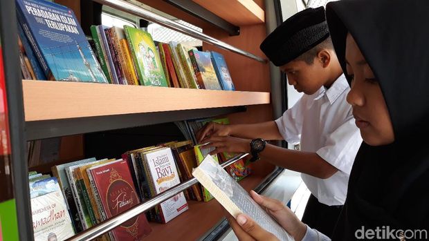 CT ARSA Foundation Serahkan Mobil Iqro untuk Warga Sukoharjo