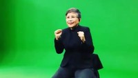 Begini behind the scene ketika Pinky Warouw menerjemahkan lagu Gangnam Style di closing Asian Para Games 2018.  (Instagram Inasli Jakarta)