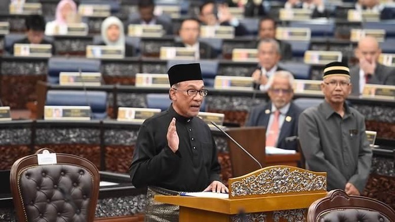 Anwar Ibrahim Resmi Dilantik Jadi Anggota Parlemen Malaysia Anwar Ibrahim Resmi Dilantik Jadi Anggota Parlemen Malaysia