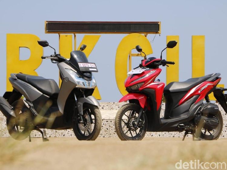Komparasi Honda Vario 125 Vs Yamaha Lexi