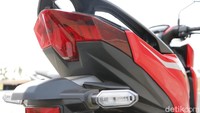 Lampu belakang Honda Vario yang serba-LED. Sampai lampu seinnya pun LED seperti motor sport Honda. Foto: Rangga Rahadiansyah