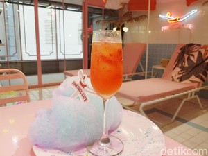 Pink Pool Cafe: Puas Selfie Sambil Cicip Pink Hotel Bangkok yang Instagramable
