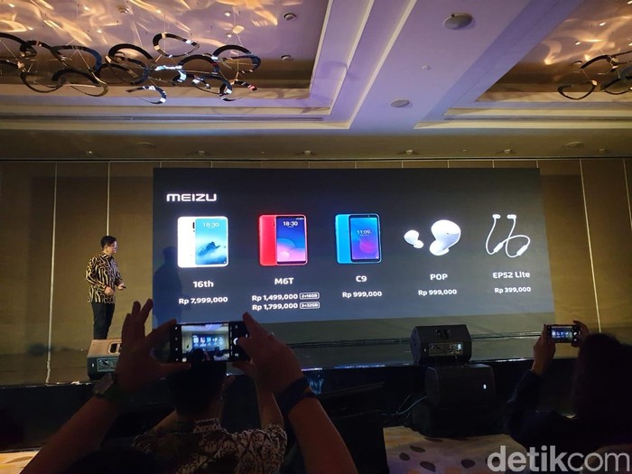 Jajaran produk baru Meizu di Indonesia. Foto: detikINET/Adi Fida Rahman Jajaran produk baru Meizu di Indonesia. Foto: detikINET/Adi Fida Rahman