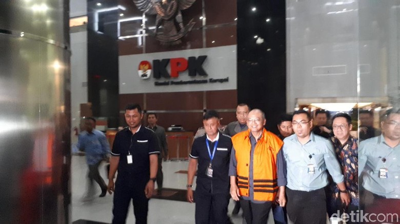 Bupati Malang Ditahan KPK Bupati Malang Ditahan KPK