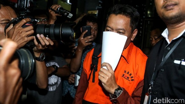 Penyuap Bupati Malang Kok Malu-malu?