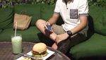 Begini Pose Makan Masinis Ganteng Jevi Santosa yang Seperti Dedek Gemes