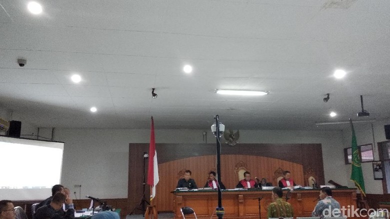 Dicecar soal Duit Suap Abu Bakar, Begini Respons Bupati KBB Dicecar soal Duit Suap Abu Bakar, Begini Respons Bupati KBB