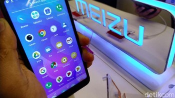 Begini tampang C9. Ponsel ini masuk ke dalam kategori entry level. (Foto: detikINET/Agus Tri Haryanto)