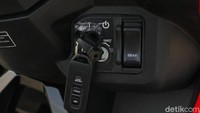 Kunci Honda Vario 125 yang masih menggunakan anak kunci, tapi sudah dilengkapi dengan fitur Answer Back System & Anti Theft Alarm.  Foto: Rangga Rahadiansyah