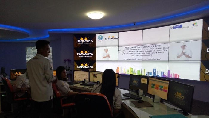 Menengok Ruang Kontrol Smart City Denpasar, Pantau Jalan Rusak-Hoax