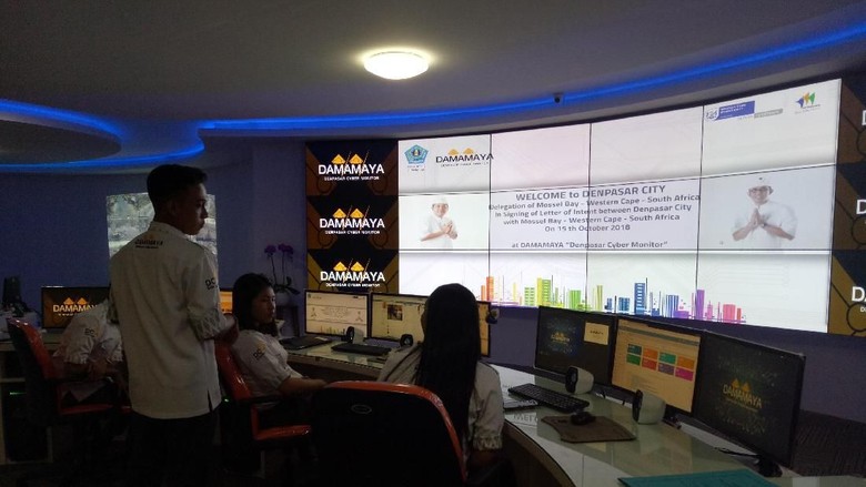 Menengok Ruang Kontrol Smart City Denpasar, Pantau Jalan Rusak-Hoax Menengok Ruang Kontrol Smart City Denpasar, Pantau Jalan Rusak-Hoax