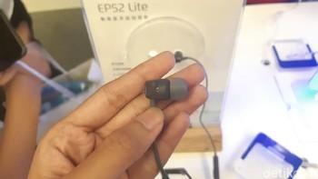 Earphone ini dirancang menggunakan material TPE sehingga ringan dan nyaman digunakan. Bobot earbudnya sendiri hanya 2,3 gram. (Foto: detikINET/Virgina Maulita Putri)