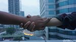 Kondisi Hubungan Sepasang Kekasih Dilihat dari Cara Pegangan Tangan
