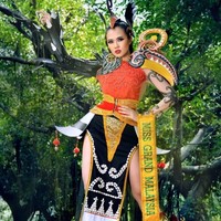 Inilah gaya extravaganza Debra untuk penampilannya di national costume di Miss Grand International 2018. Foto: dok. Instagram (@debrajeanna.poh)