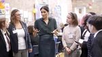Roro Fitria, Ariana Grande hingga Meghan Markle Hamil Muda